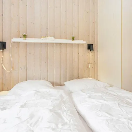 12 Person In Дом отдыха