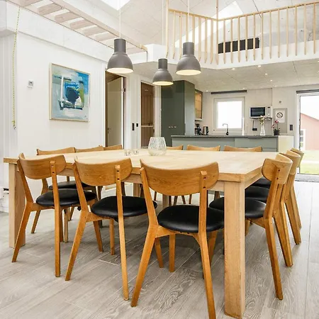 12 Person In * Норборг