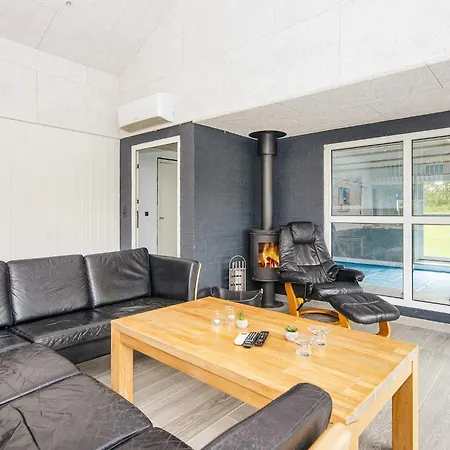 12 Person In Норборг