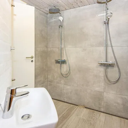 Дом отдыха 12 Person In *